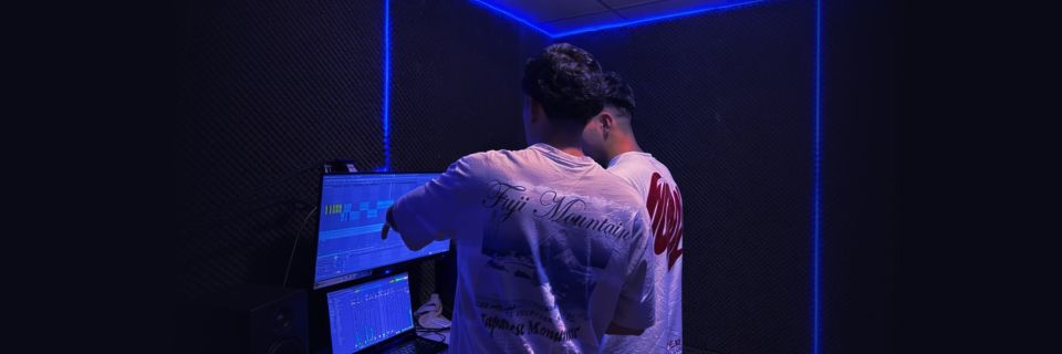Sesión de clases individuales de producción musical en estudio profesional de Madrid.