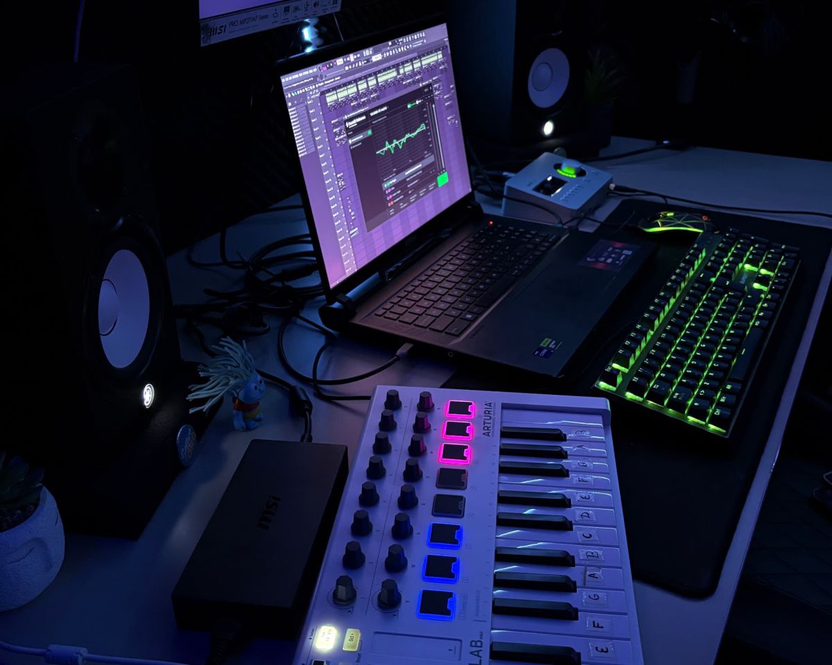 Equipo de producción musical en estudio de grabación Madrid.